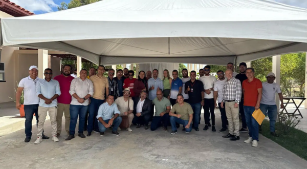 prefeito galinho atendendo a imprensa